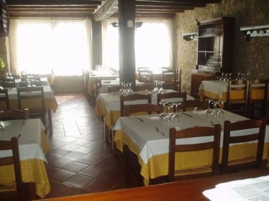 hostal-de-la-rovira-8