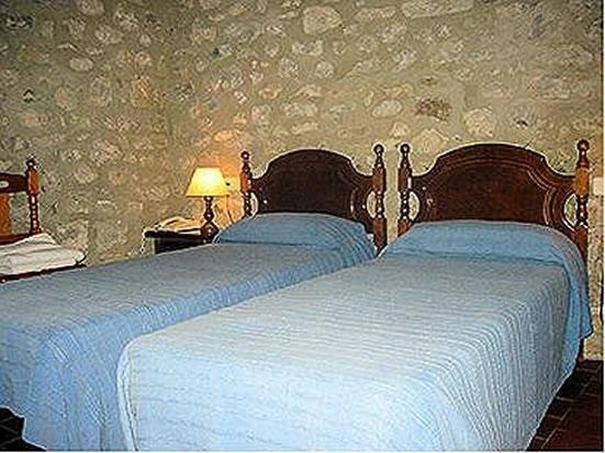 hostal-de-la-rovira-9