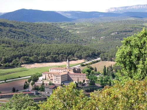 hotel-monestir-de-les-avellanes-6