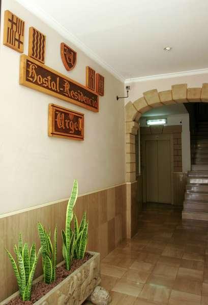 hostal-urgell-8